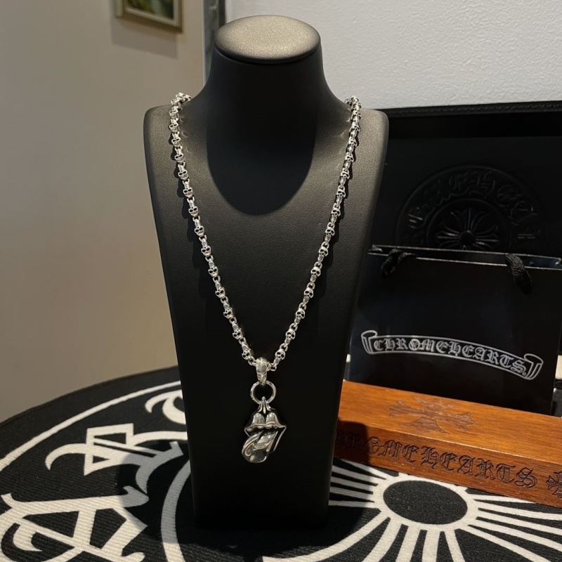 Ch**me He**ts necklaces
